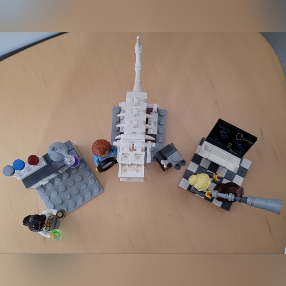 LEGO Ideas Research Institute (21110) NEW & SEALED IN   Research Institute Set For Ages 10+, 165 Pcs.